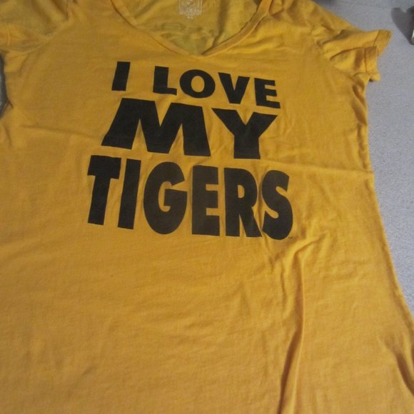 I love my tigers T shirt size XL